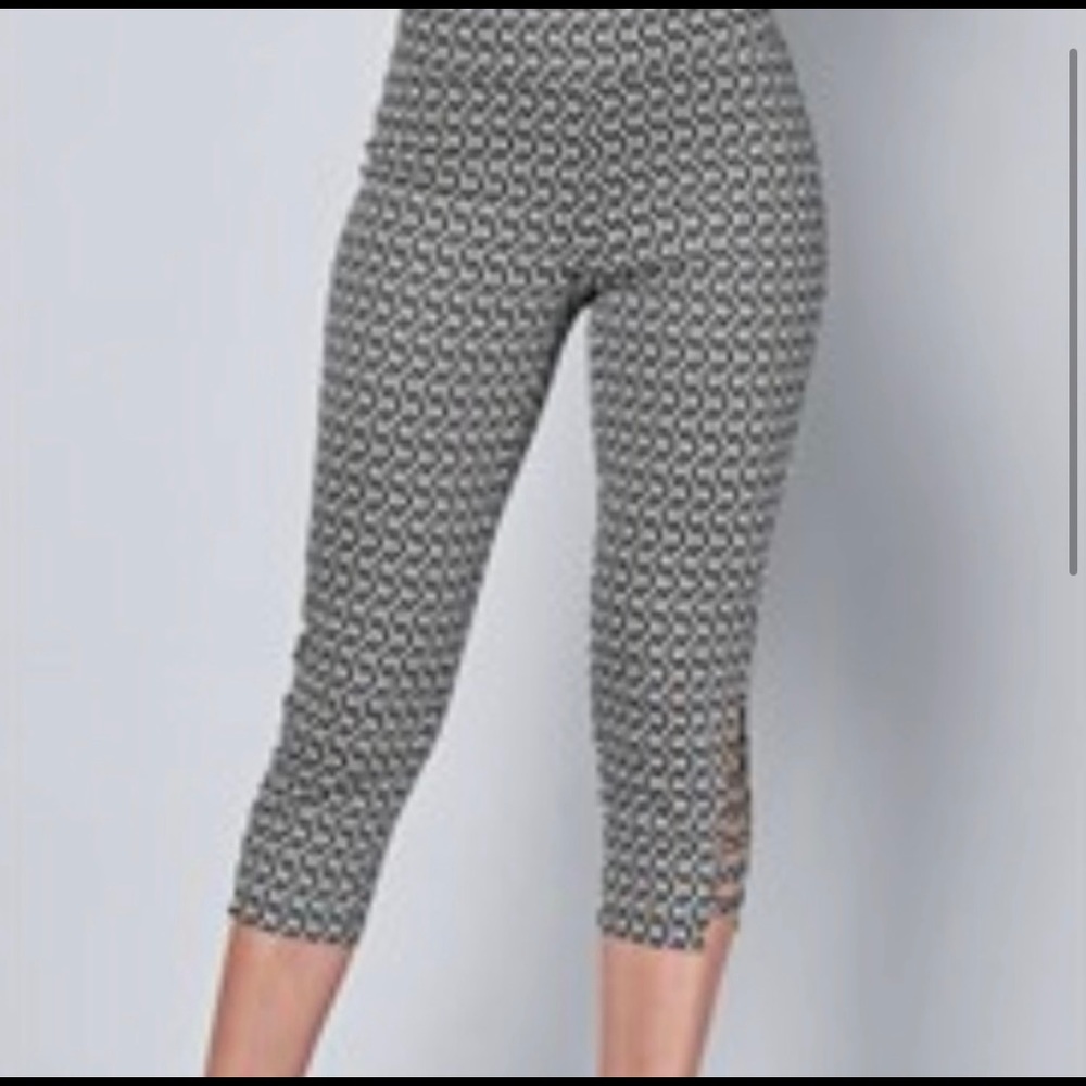 Venus capris - Picture 3 of 11